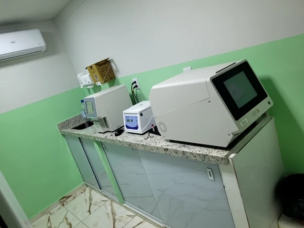 Laboratório próprio — Anjos de Patas Marataízes